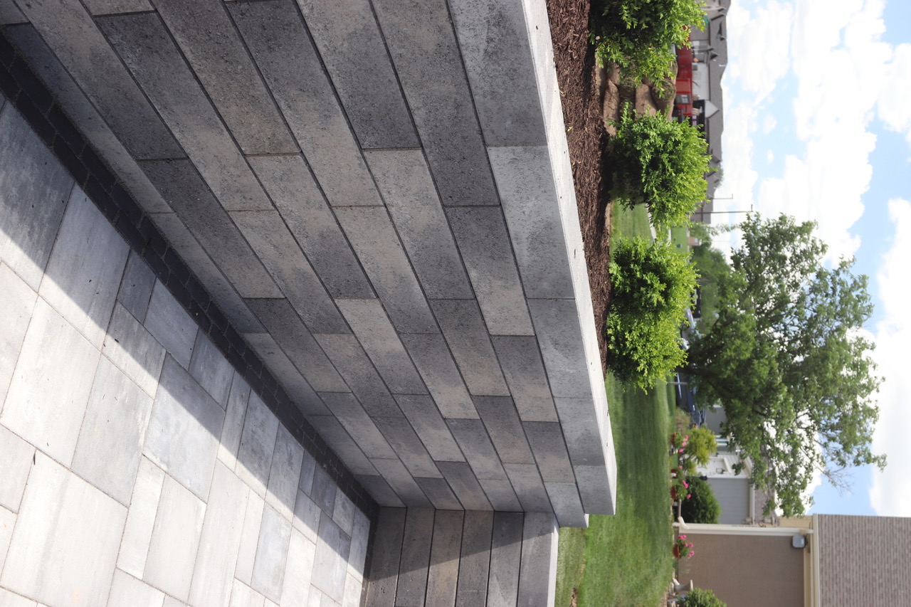 Linear wall corner detail